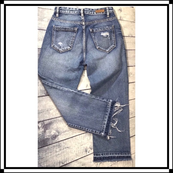 Blank NYC Distressed Cropped Denim Jeans | 24 - Picture 12 of 12